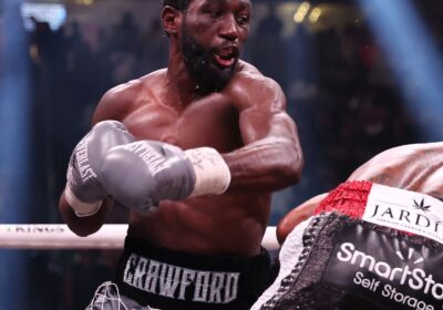 bradley-picks-crawford-over-canelo